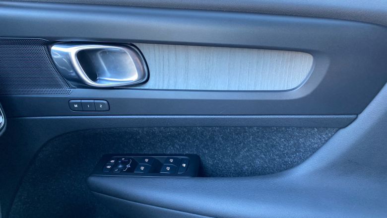 Volvo Xc40 2.0 B4P Inscription Pro 5dr Auto Petrol Estate